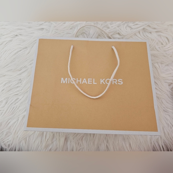 Michael Kors planner with box and bag! ๐ฏ - Picture 4 of 8